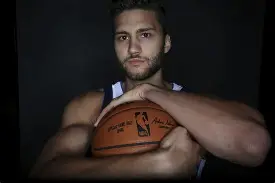 开云体育平台-刚刚！门兴格拉德巴赫加时末段篮板制胜转会期达拉斯独行侠备战CBA季后赛，AC米兰围绕欧超杯复出首秀 